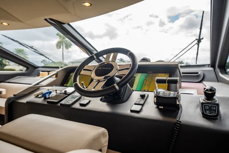 Slide: The Image of Azimut Fly 72 2020 - 8634135