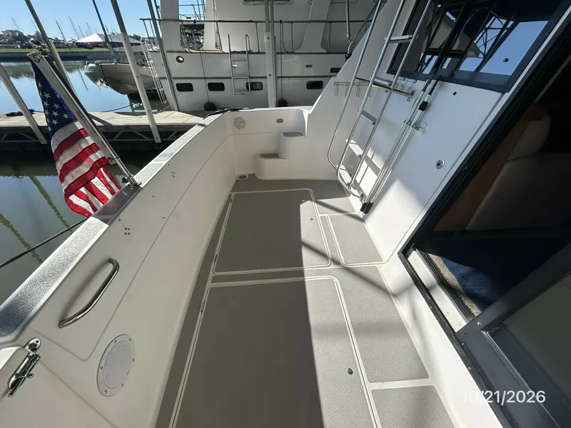 Slide: The Image of Bayliner 3988 aftdeck port - 8634912