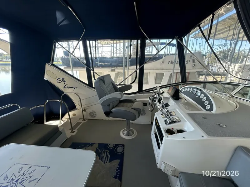 Slide: The Image of Bayliner 3988 flybridge port - 8634929