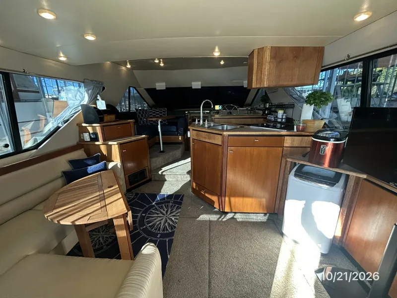 Slide: The Image of Bayliner 3988 salon forward - 8634966