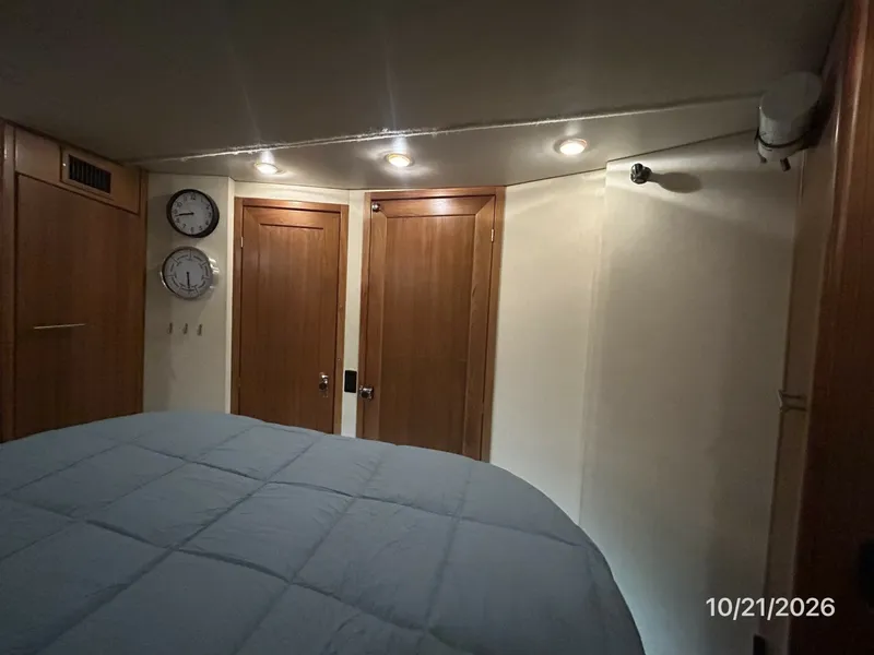 Slide: The Image of Bayliner 3988 master stateroom aft - 8634952