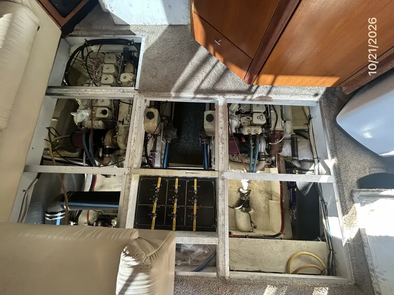 Slide: The Image of Bayliner 3988 engine room forward access - 8634919
