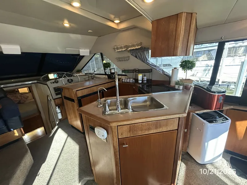 Slide: The Image of Bayliner 3988 galley1 - 8634938