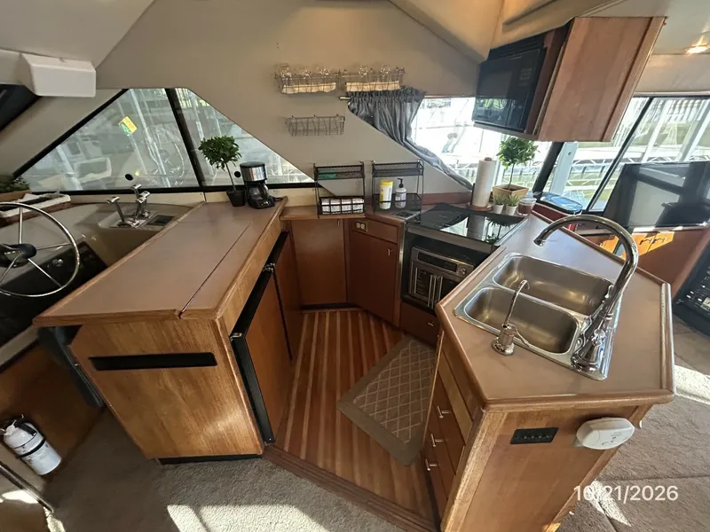 Slide: The Image of Bayliner 3988 galley2 - 8634939