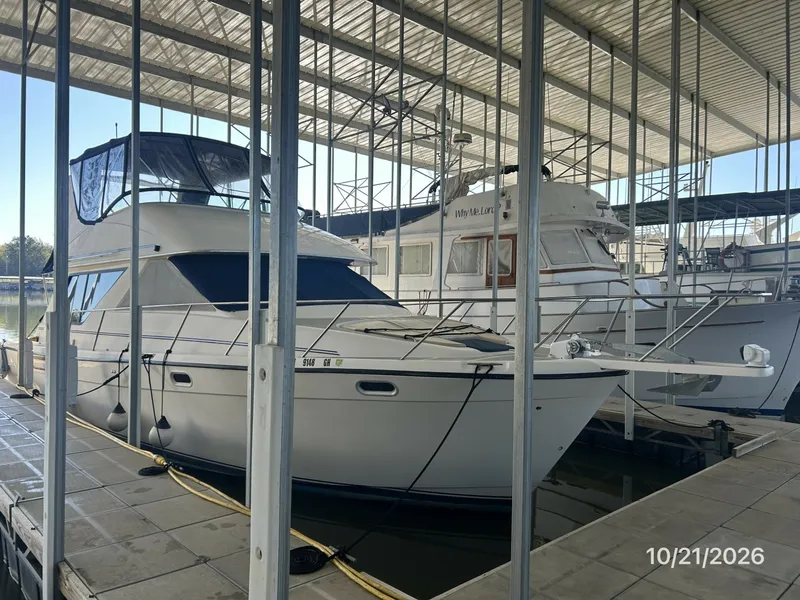 Slide: The Image of Bayliner 3988 starboard forward profile - 8634976