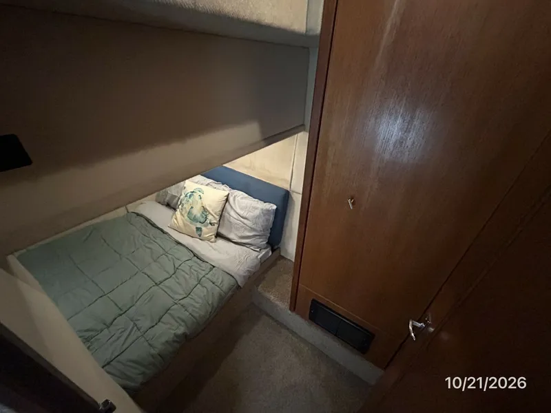 Slide: The Image of Bayliner 3988 guest stateroom1 - 8634946