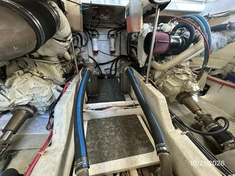 Slide: The Image of Bayliner 3988 engine room forward - 8634923