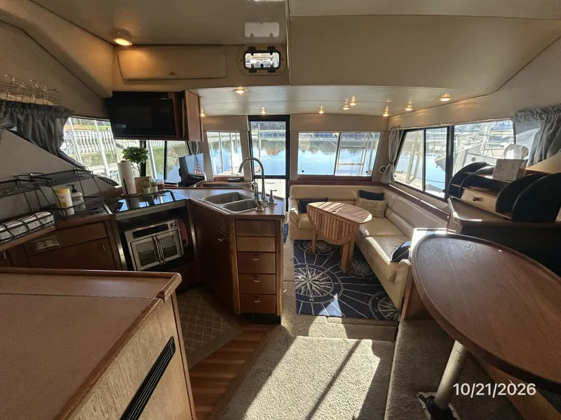 Slide: The Image of Bayliner 3988 salon aft - 8634965