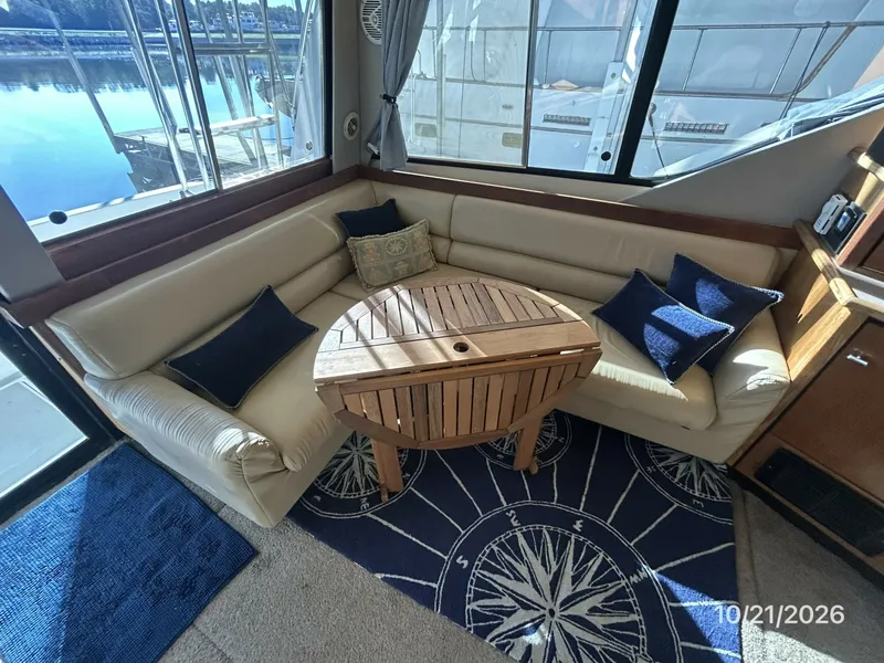 Slide: The Image of Bayliner 3988 salon port aft seating - 8634967