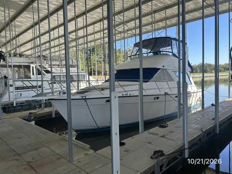 Slide: The Image of Bayliner 3988 port forward profile2 - 8634959