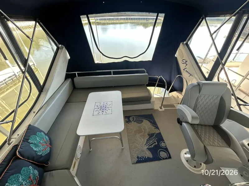 Slide: The Image of Bayliner 3988 flybridge aft - 8634924