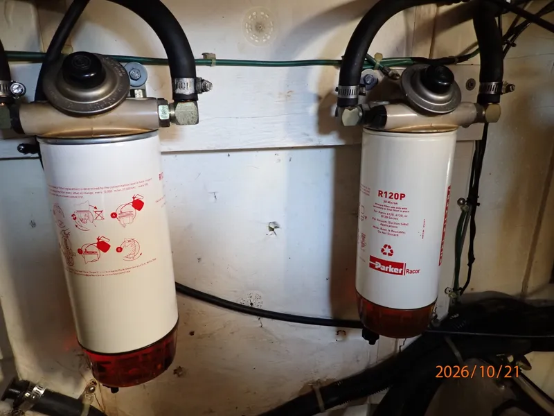 Slide: The Image of Bayliner 3988 fuel filters - 8634964