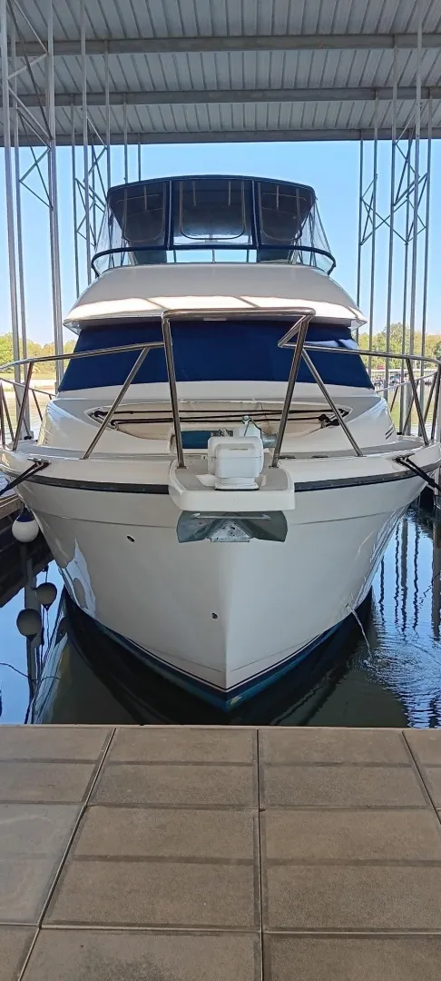 Slide: The Image of Bayliner 3988 forward profile - 8634937