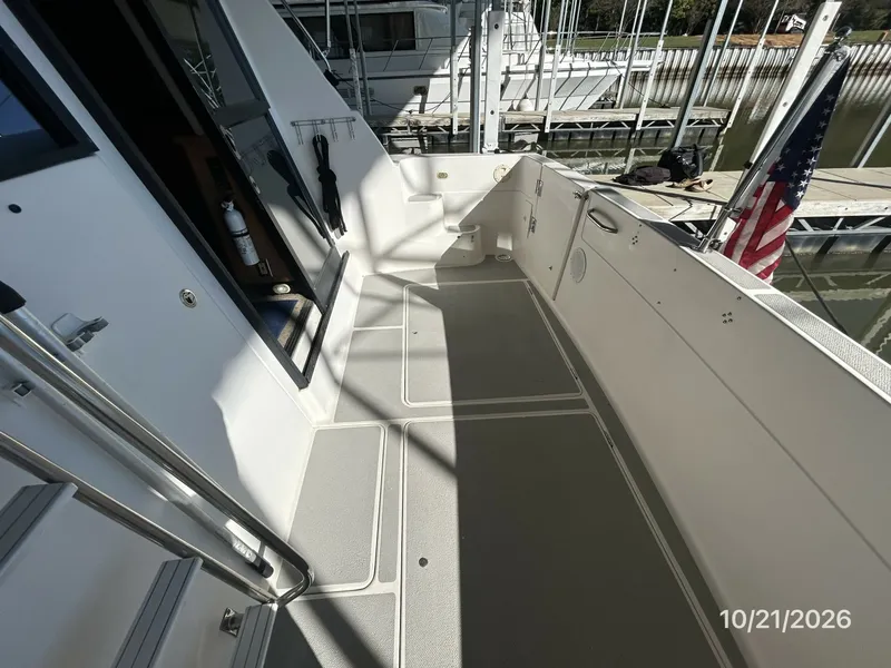 Slide: The Image of Bayliner 3988 aftdeck starboard - 8634913