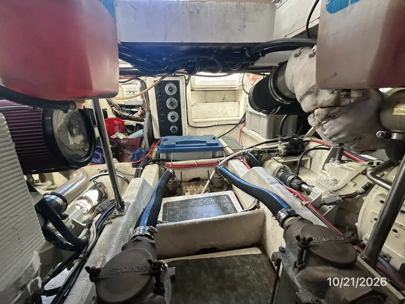 Slide: The Image of Bayliner 3988 engine room aft - 8634922