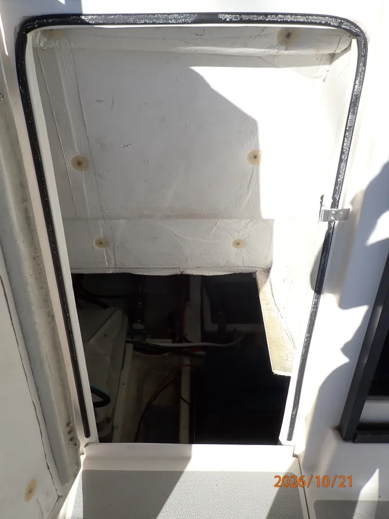 Slide: The Image of Bayliner 3988 engine room aft access1 - 8634920