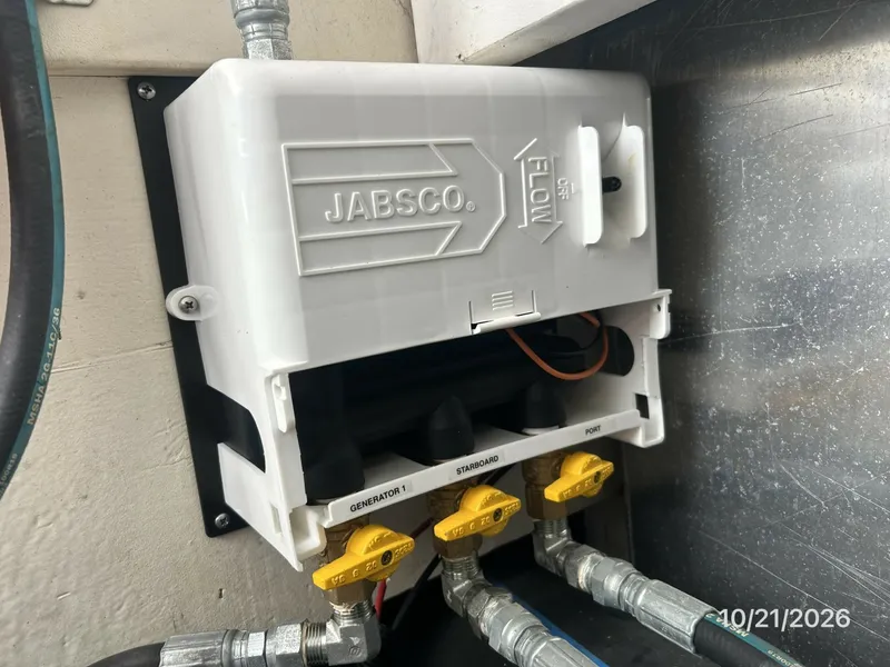 Slide: The Image of Bayliner 3988 oil change system - 8634957