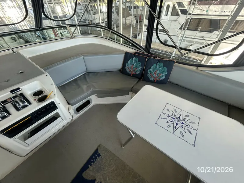 Slide: The Image of Bayliner flybridge starboard forward seating - 8634931