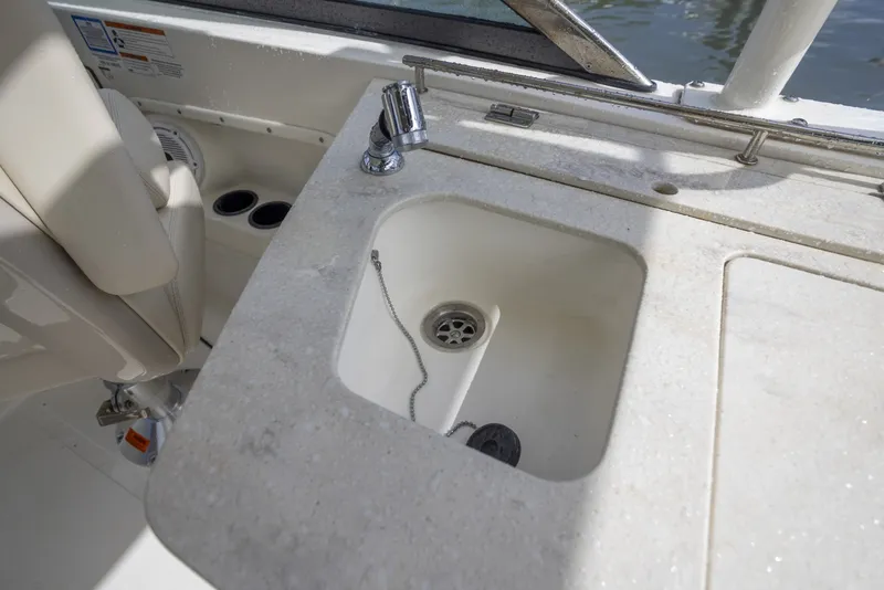 Slide: The Image of Boston Whaler 270 Vantage 2019 - 8634557