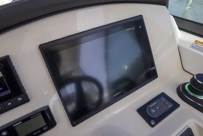 Slide: The Image of Boston Whaler 270 Vantage 2019 - 8634506