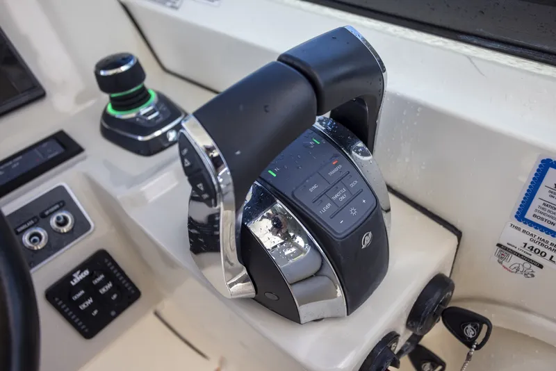 Slide: The Image of Boston Whaler 270 Vantage 2019 - 8634508