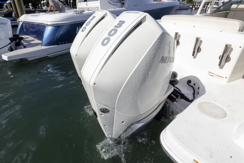 Slide: The Image of Boston Whaler 270 Vantage 2019 - 8634541