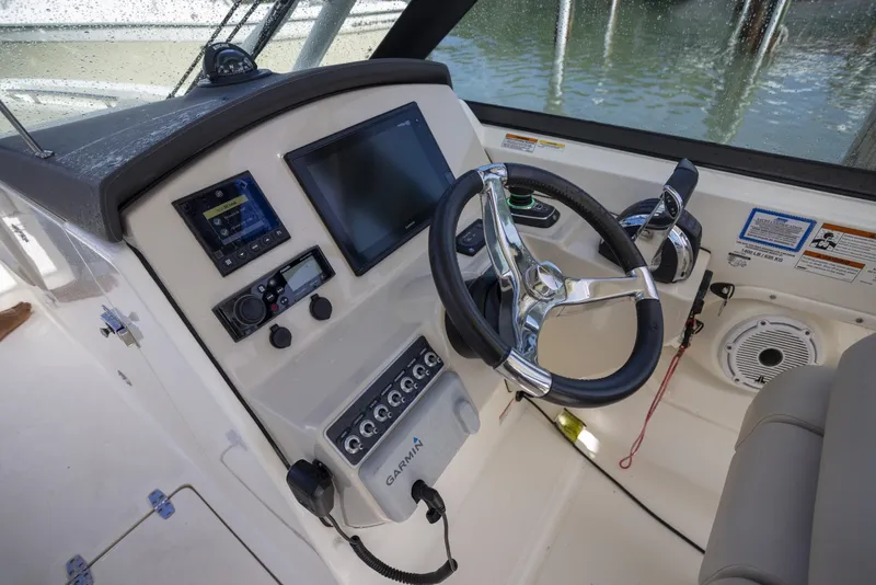 Slide: The Image of Boston Whaler 270 Vantage 2019 - 8634567