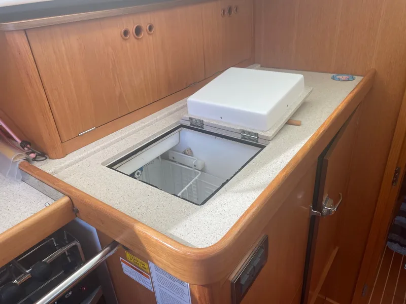 Slide: The Image of Wauquiez 40 Pilot Saloon 2002 - 8635023