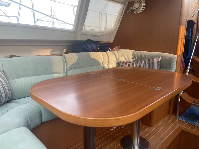 Slide: The Image of Wauquiez 40 Pilot Saloon 2002 - 8635000