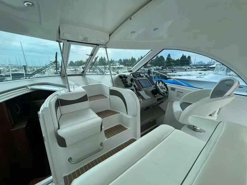Slide: The Image of 2008 Cruisers Yachts 390 Sport Coupe - 8739023