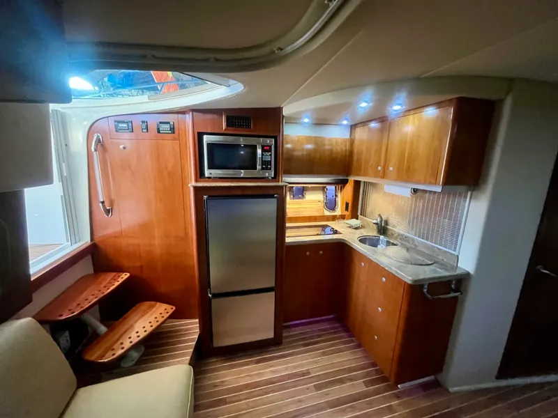 Slide: The Image of 2008 Cruisers Yachts 390 Sport Coupe - 8739033