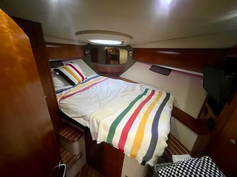 Slide: The Image of 2008 Cruisers Yachts 390 Sport Coupe - 8739038