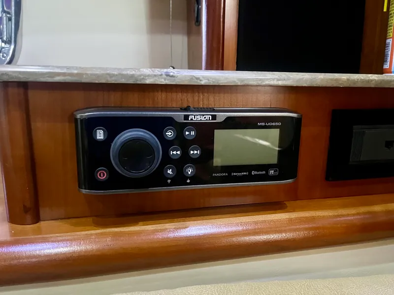 Slide: The Image of 2008 Cruisers Yachts 390 Sport Coupe - 8739041