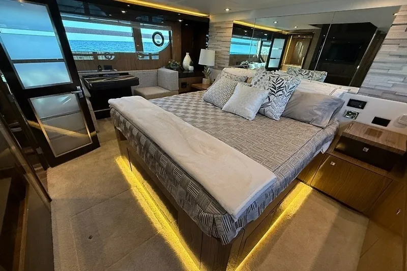 Slide: The Image of Cruisers 60 Fly 2023 - 8695170