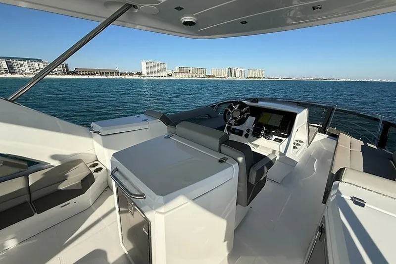 Slide: The Image of Cruisers 60 Fly 2023 - 8695203
