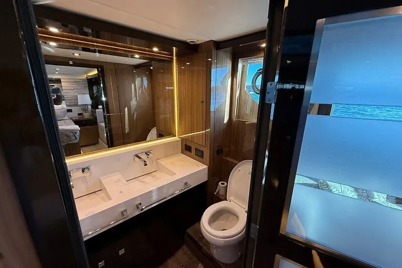 Slide: The Image of Cruisers 60 Fly 2023 - 8695178