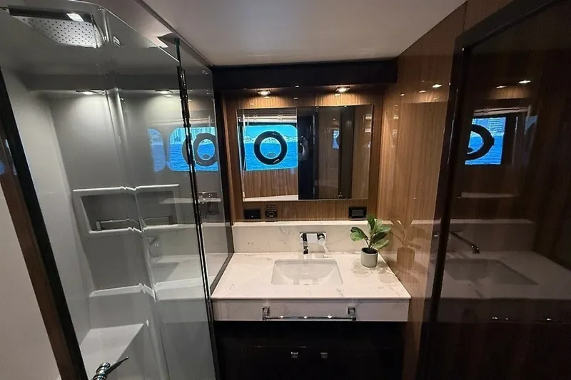 Slide: The Image of Cruisers 60 Fly 2023 - 8695148