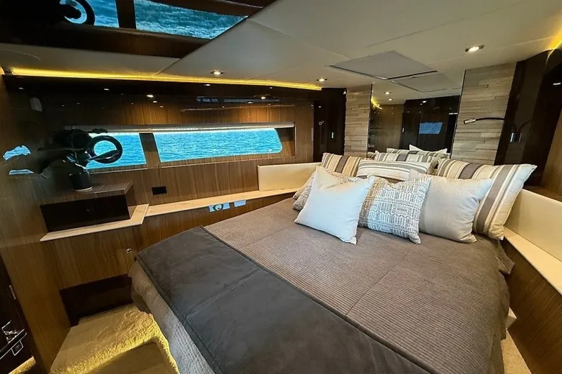 Slide: The Image of Cruisers 60 Fly 2023 - 8695158
