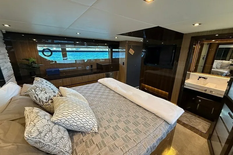 Slide: The Image of Cruisers 60 Fly 2023 - 8695176