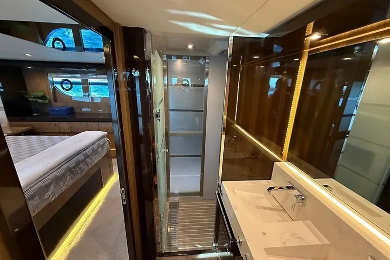 Slide: The Image of Cruisers 60 Fly 2023 - 8695184