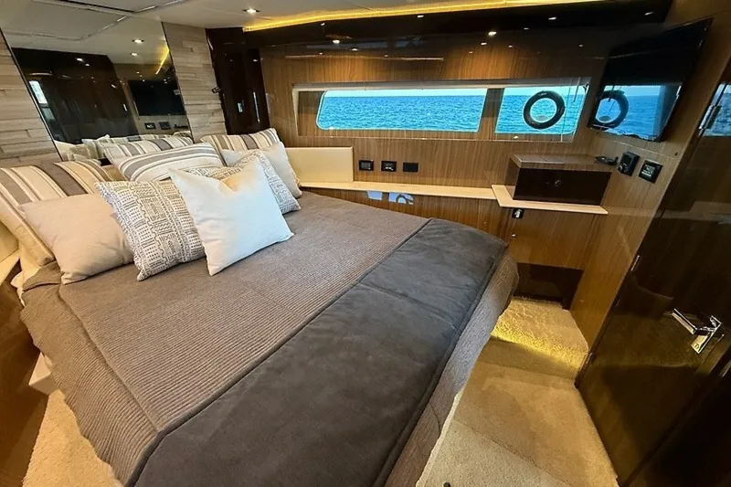 Slide: The Image of Cruisers 60 Fly 2023 - 8695155