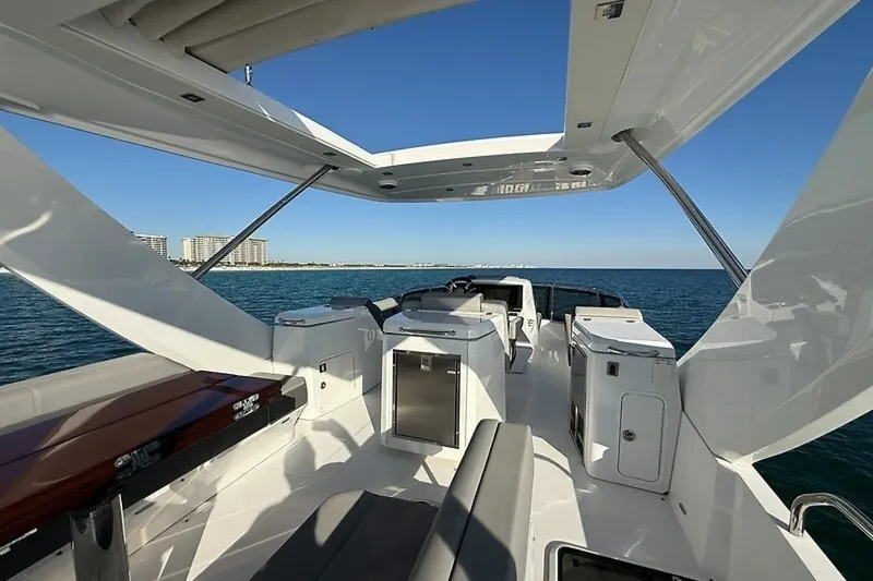 Slide: The Image of Cruisers 60 Fly 2023 - 8695205