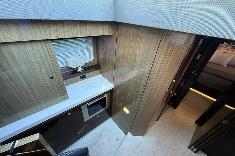Slide: The Image of Cruisers 60 Fly 2023 - 8695140
