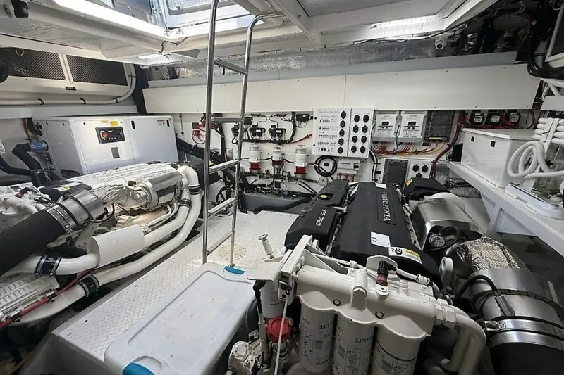 Slide: The Image of Cruisers 60 Fly 2023 - 8695209