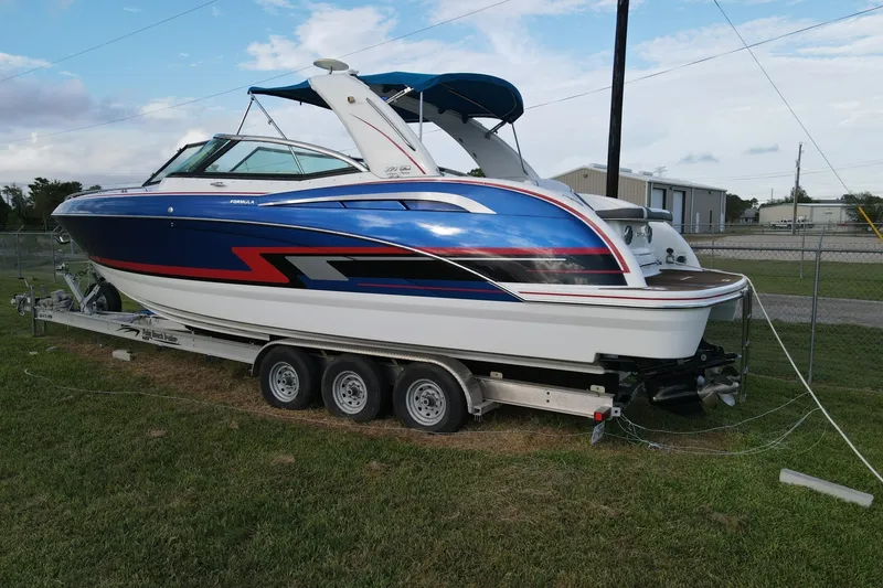 Slide: The Image of Formula 350 FX Crossover Bowrider 2015 - 8695292