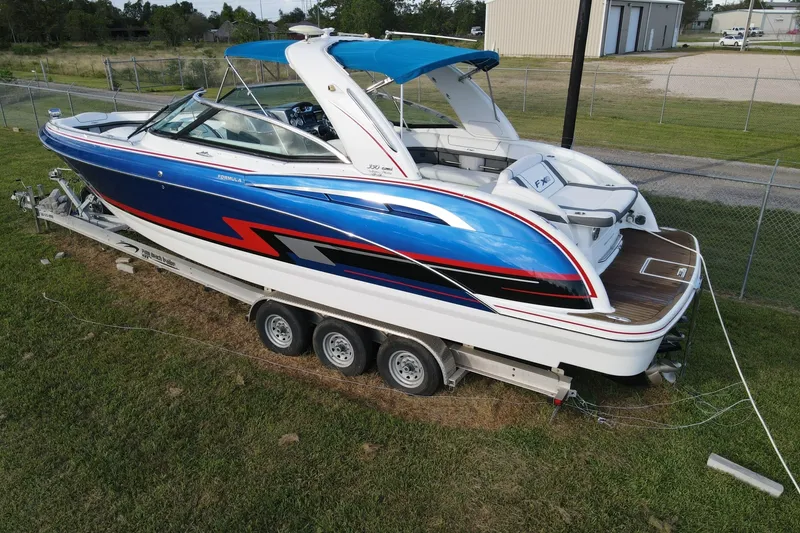 Slide: The Image of Formula 350 FX Crossover Bowrider 2015 - 8695299