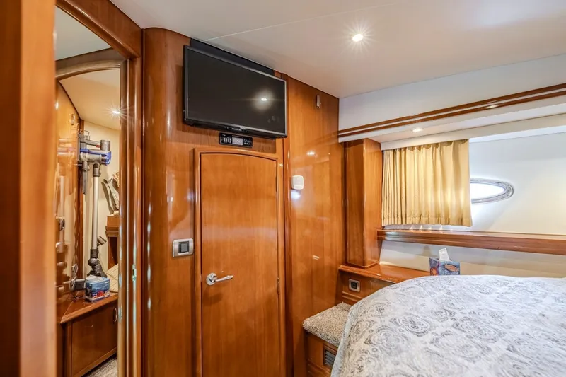 Slide: The Image of Carver Yachts 56 Voyager 2006 - 8695522