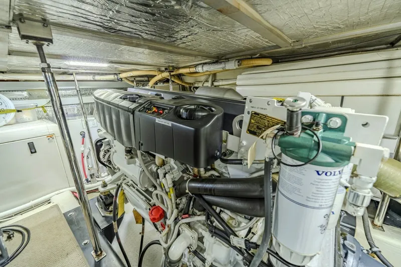 Slide: The Image of Carver Yachts 56 Voyager 2006 - 8695535