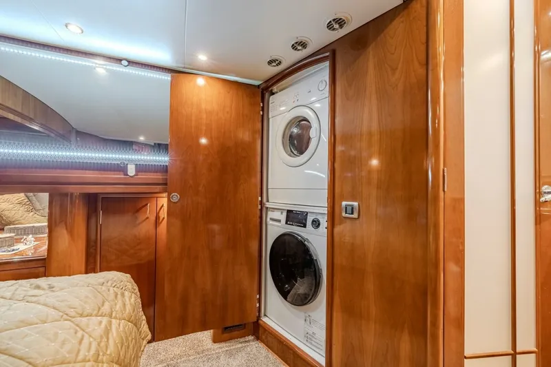 Slide: The Image of Carver Yachts 56 Voyager 2006 - 8695485