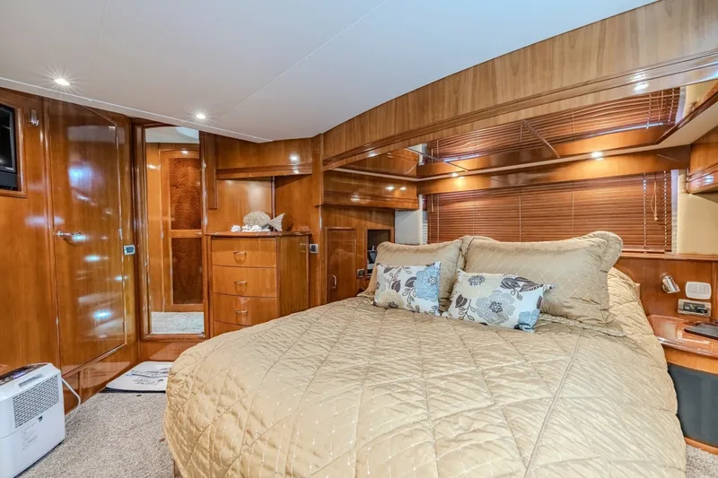 Slide: The Image of Carver Yachts 56 Voyager 2006 - 8695479